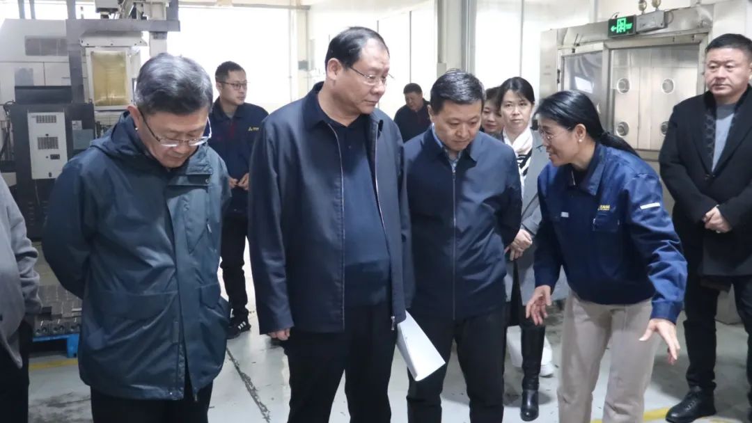 區(qū)委統(tǒng)戰(zhàn)部副部長郭可超一行蒞臨力克川液壓參觀指導3.jpg